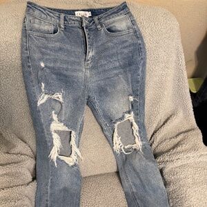 Cello cropped ankle size 5 distressed Jeans
